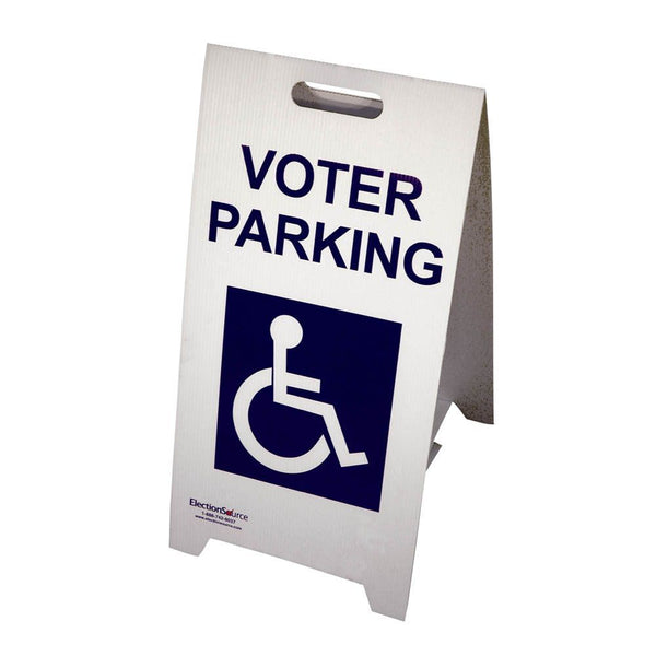 Estacionamiento para votantes con letrero en forma de A con símbolo de discapacidad